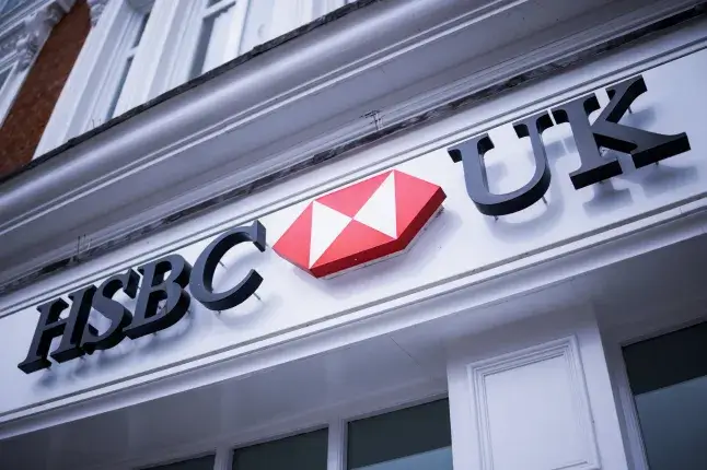 hsbc bank opening hours